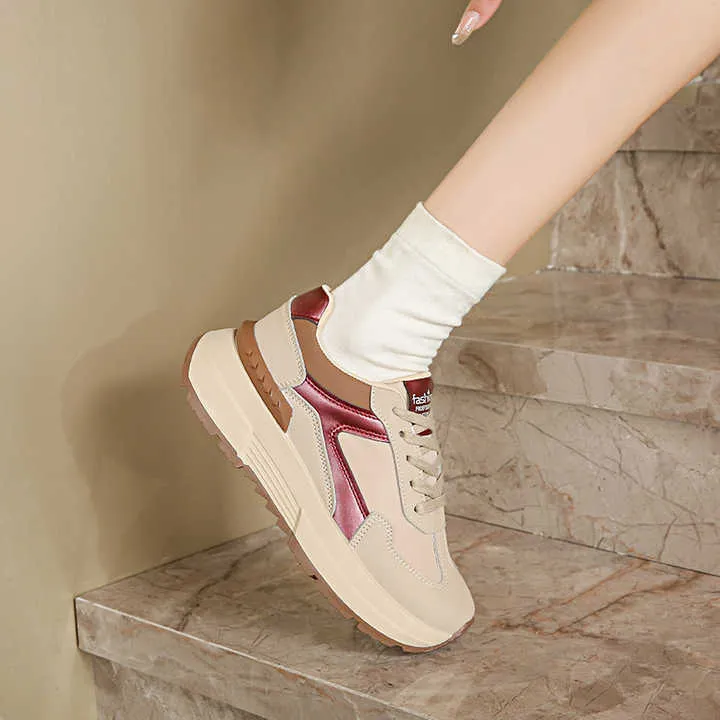 أحذية مناسبة رياضية جديدة بسعر منخفض للنساء New low price sports shoes for women .