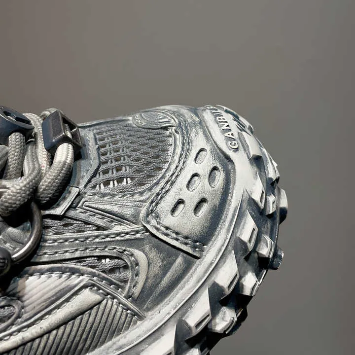 أحذية رياضيةبتصميم شبكي مسامي عصري أحذية للأولاد -  Spring and autumn sports shoes, chunky thick-soled children's
