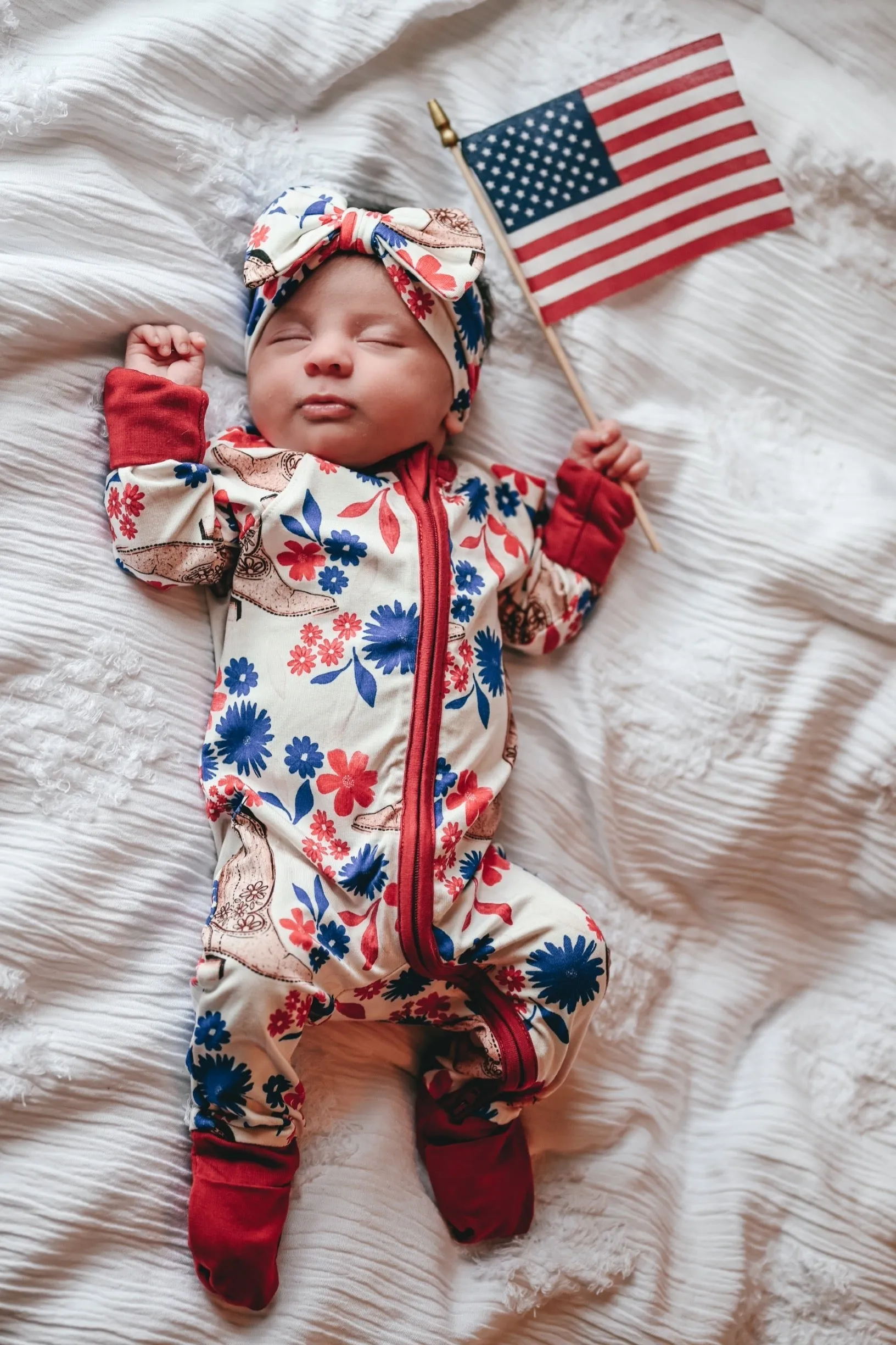 Red, White, & Boots Snoozer